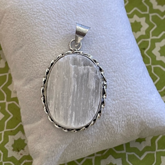 Natural Rough Selenite Oval Vintage Style 925 Silver Plated Pendant – Brand New - Picture 2 of 7